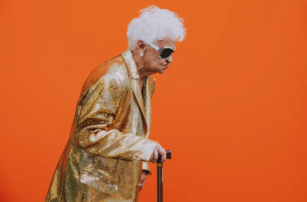 Großmutter Porträts Auf Farbigem Hintergrund — Stockfoto
