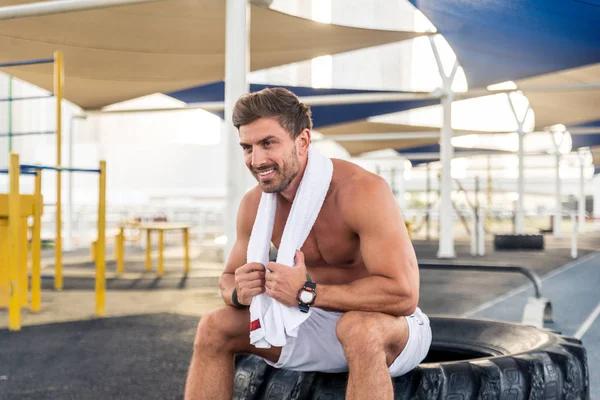 Young Athletic Man Training Outdoors Young Adult Doing Fitness Workout — Stock Photo, Image