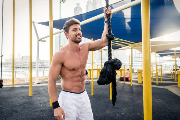 Jeune Homme Athlétique Entraînant Extérieur Jeune Adulte Faisant Entraînement Fitness — Photo