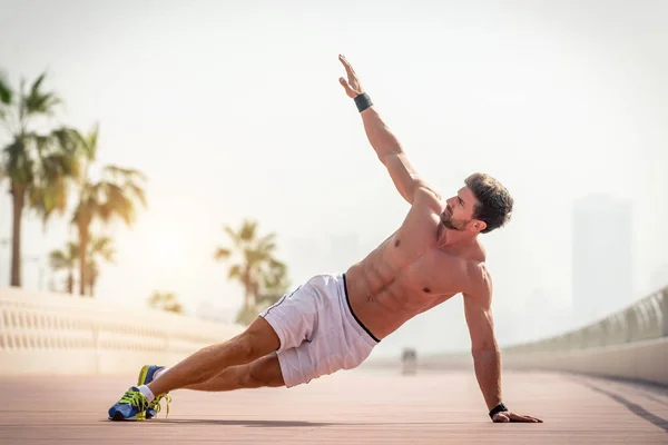 Hombre Atlético Haciendo Deporte Aire Libre — Foto de Stock