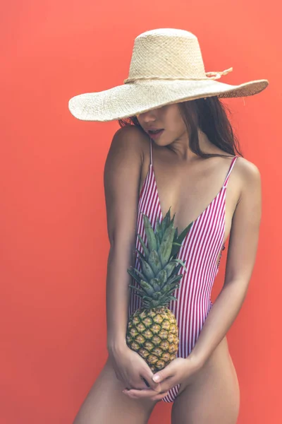 Hermosa Mujer Joven Asiática Con Bikini Retratos Sobre Fondos Color — Foto de Stock