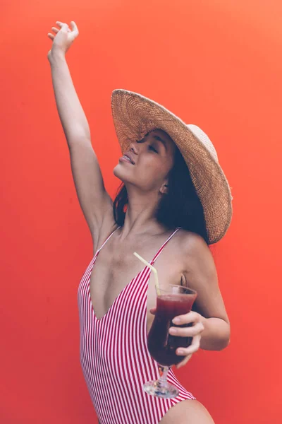 Belle Jeune Femme Asiatique Avec Bikini Portraits Sur Fond Coloré — Photo
