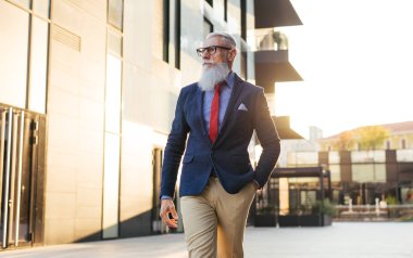 Şık sakal portreleri ile üst düzey hipster