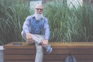Şık sakal portreleri ile üst düzey hipster