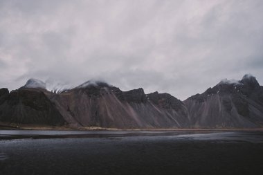 Yolculuk tutkusu explorer İzlanda doğal güzellikleri keşfetmek. Stokksens Vestrahorn