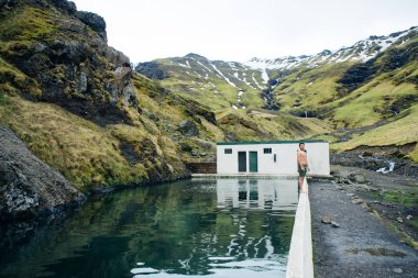 Yolculuk tutkusu explorer İzlanda doğal güzellikleri keşfetmek