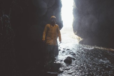 Yolculuk tutkusu explorer İzlanda doğal güzellikleri keşfetmek