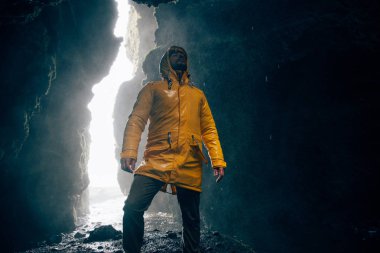 Yolculuk tutkusu explorer İzlanda doğal güzellikleri keşfetmek