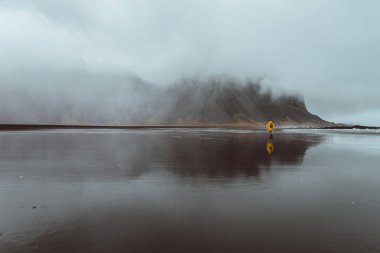 Yolculuk tutkusu explorer İzlanda doğal güzellikleri keşfetmek