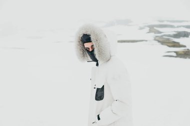 Yolculuk tutkusu explorer İzlanda doğal güzellikleri keşfetmek