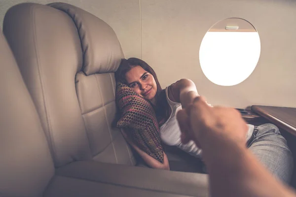 Couple Vacation Flying Private Jet — Stock Photo, Image