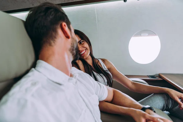 Couple Vacation Flying Private Jet — Stock Photo, Image