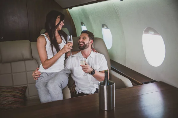 Couple Vacances Volant Sur Leur Jet Privé — Photo