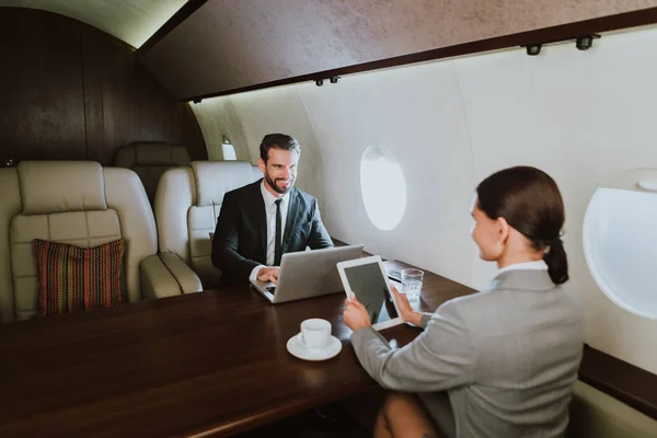 Business Team Sul Jet Privato — Foto Stock