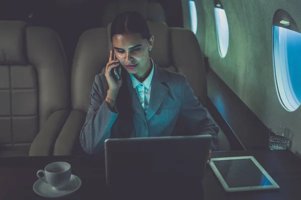 Business Woman Traveling Working Private Jet — Stock Photo, Image