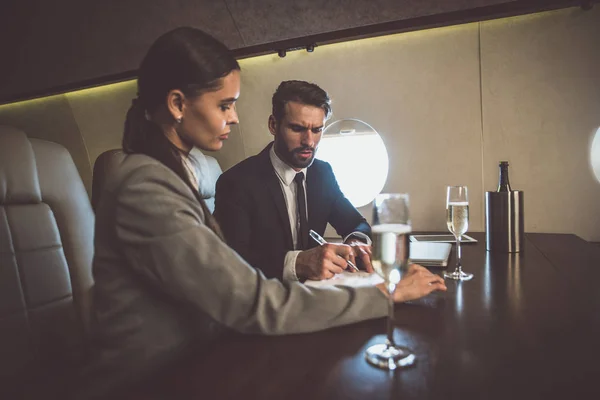 Business Team Den Privata Jet — Stockfoto