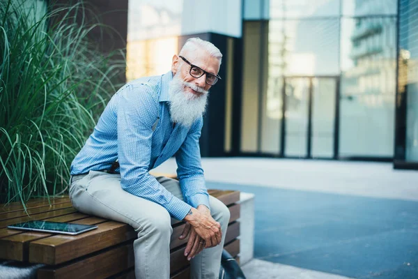 Anziani Hipster Con Eleganti Ritratti Barba — Foto Stock