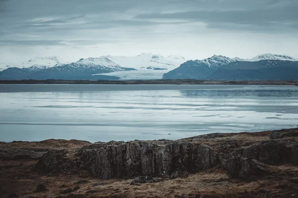 Wanderlust Explorer Odkrywanie Islandzkie Cuda Natury — Zdjęcie stockowe