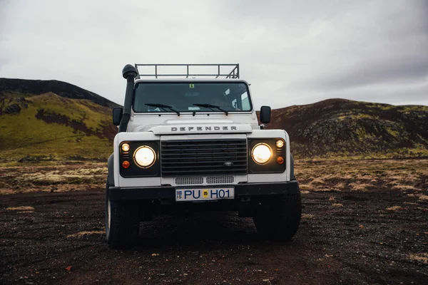 Izland Kirkjufell Április 2018 Land Rover Defender Parkolt Előtt Kirkjufell — Stock Fotó