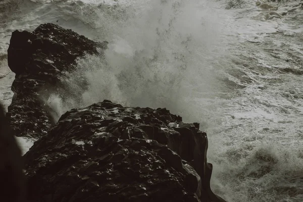 Wanderlust Explorer Discovering Icelandic Natural Wonders — Stock Photo, Image