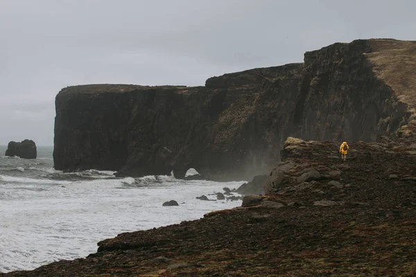 Explorador Wanderlust Descobrindo Icelandic Maravilhas Naturais — Fotografia de Stock