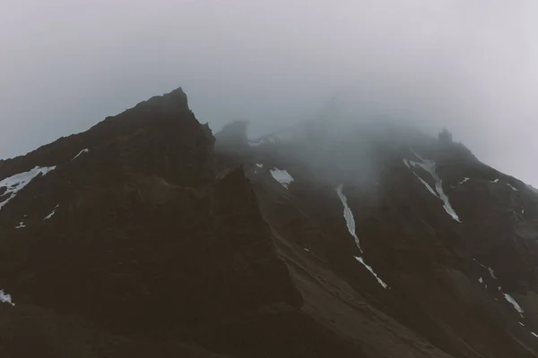 Wanderlust Explorer Discovering Icelandic Natural Wonders — Stock Photo, Image