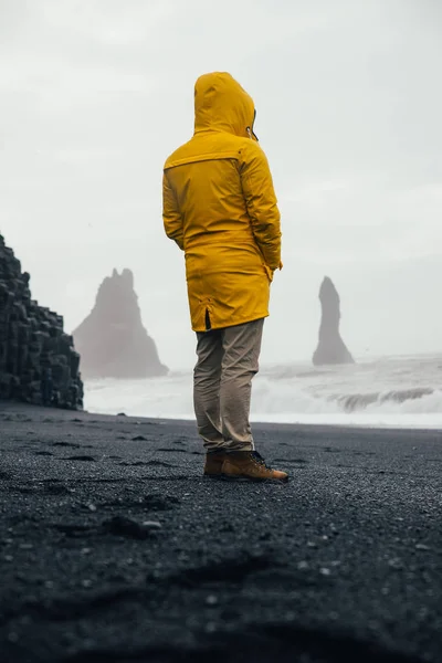 Wanderlust Explorer Discovering Icelandic Natural Wonders — Stock Photo, Image