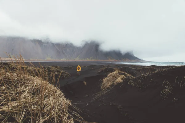 Wanderlust Explorador Descubriendo Maravillas Naturales Icelándicas — Foto de Stock