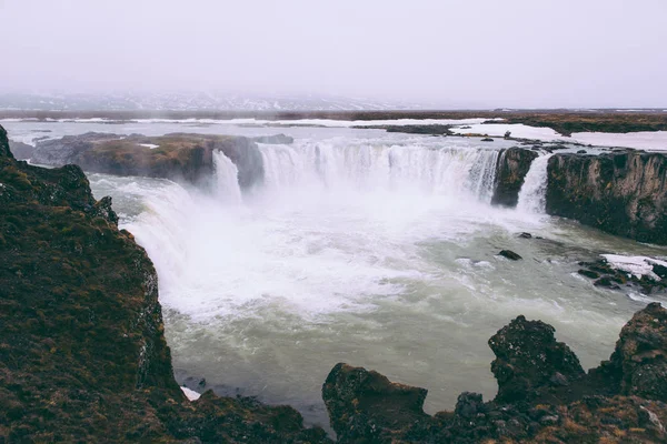 Wanderlust Explorer Odkrywanie Islandzkie Cuda Natury Wodospad Godafoss — Zdjęcie stockowe