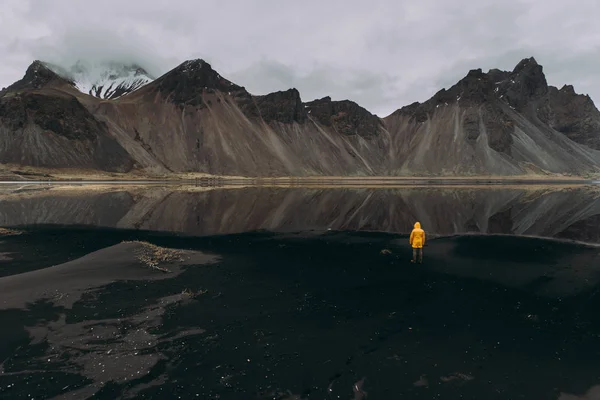 Yolculuk Tutkusu Explorer Zlanda Doğal Güzellikleri Keşfetmek Stokksens Vestrahorn — Stok fotoğraf