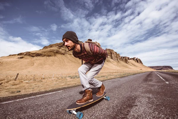 Skater Reizen Ijsland Zijn Longboard — Stockfoto