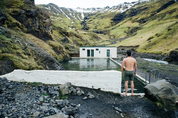 Explorador Wanderlust Descobrindo Icelandic Maravilhas Naturais — Fotografia de Stock