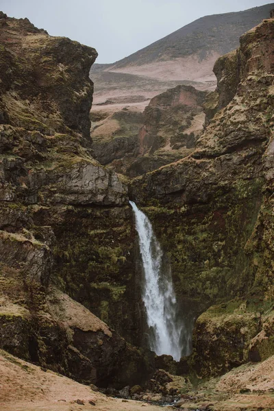 Wanderlust Explorer Odkrywanie Islandzkie Cuda Natury — Zdjęcie stockowe