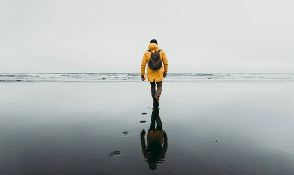 Wanderlust Explorer Objevovat Islandské Divy Přírody — Stock fotografie