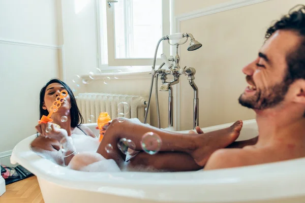 Verliebte Paare Verbringen Zeit Miteinander Haus Romantische Momente Badezimmer — Stockfoto