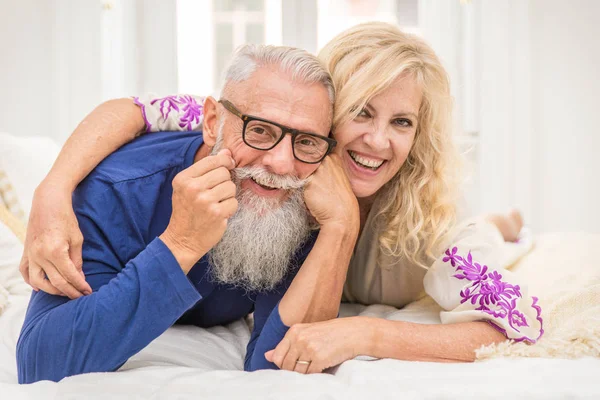 Pasangan Senior Usia Bersenang Senang Rumah Potret Pasangan Yang Menikah — Stok Foto