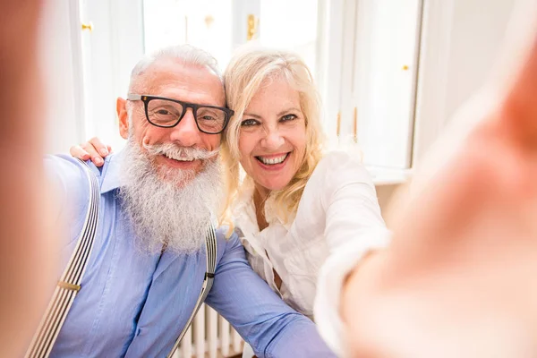 Casal Sênior Feliz Tomando Café Manhã Casa Casal Década Seu — Fotografia de Stock