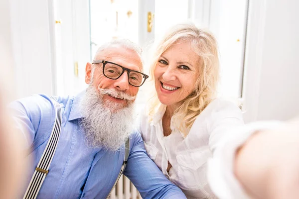 Casal Sênior Feliz Tomando Café Manhã Casa Casal Década Seu — Fotografia de Stock