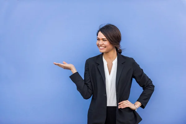 Hermosa Mujer Negocios Sobre Fondo Color Retrato Femenino Adulto Bastante —  Fotos de Stock