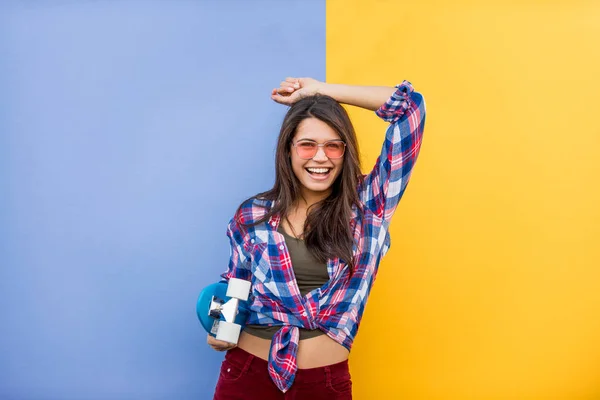 Portrait Stylish Pretty Girl Colored Background Happy Woman Urban Styled — Stock Photo, Image