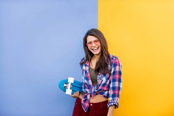 Portrait Stylish Pretty Girl Colored Background Happy Woman Urban Styled — Stock Photo, Image