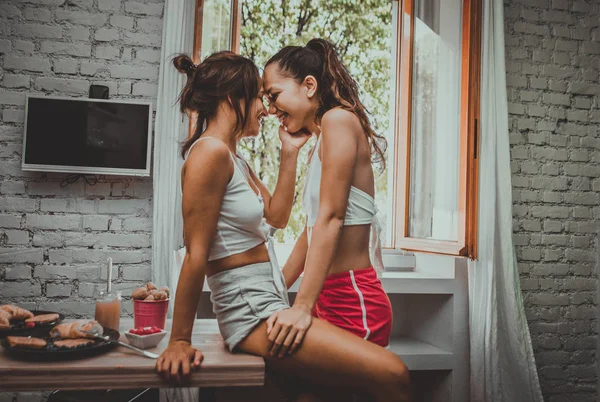 Couple Lesbien Maison Moments Intimes Vie Privée Les Partenaires Homosexuels — Photo