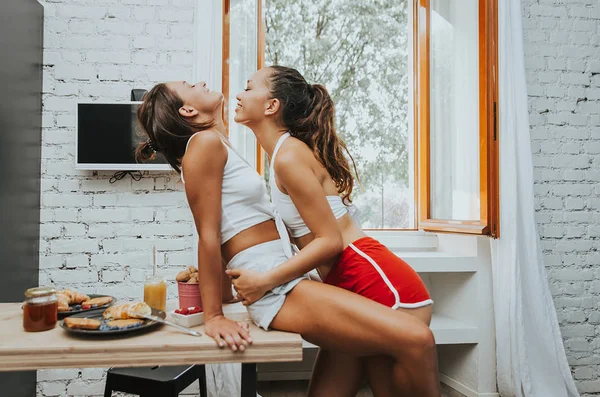 Cuplu Lesbiene Acasă Momente Intime Ale Vieții Private Parteneri Homosexuali — Fotografie, imagine de stoc