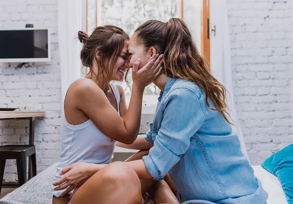 Couple Lesbien Maison Moments Intimes Vie Privée Les Partenaires Homosexuels — Photo