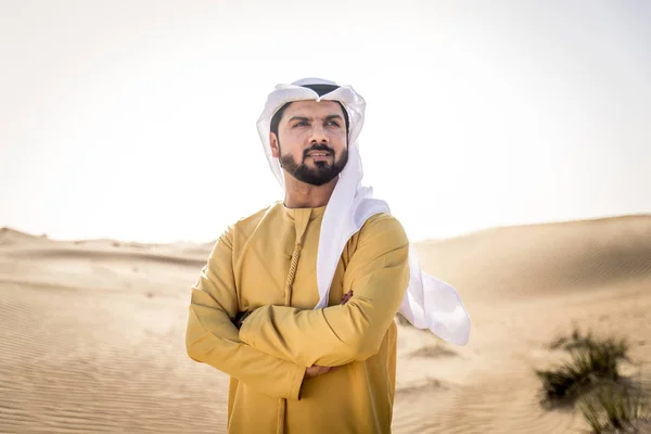 Jóképű Arab Férfi Hagyományos Ruha Dubai Desert — Stock Fotó