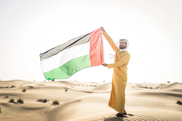 Bell Uomo Arabo Con Abito Tradizionale Nel Deserto Dubai — Foto Stock