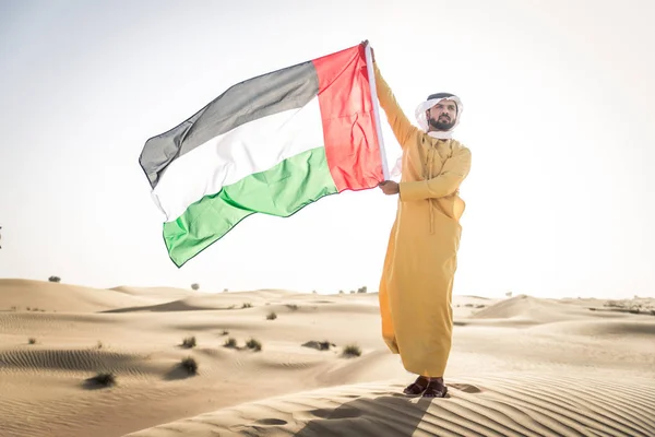 Dubai Çöl Geleneksel Elbise Ile Arap Yakışıklı — Stok fotoğraf