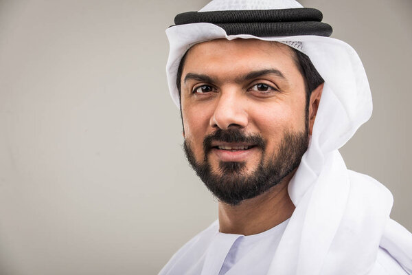 Portrait of arabic man with kandora in a studio