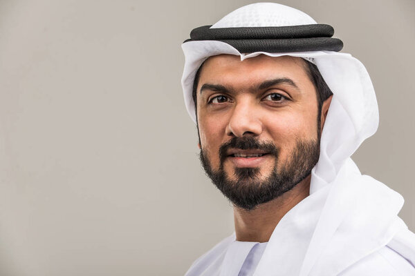 Portrait of arabic man with kandora in a studio