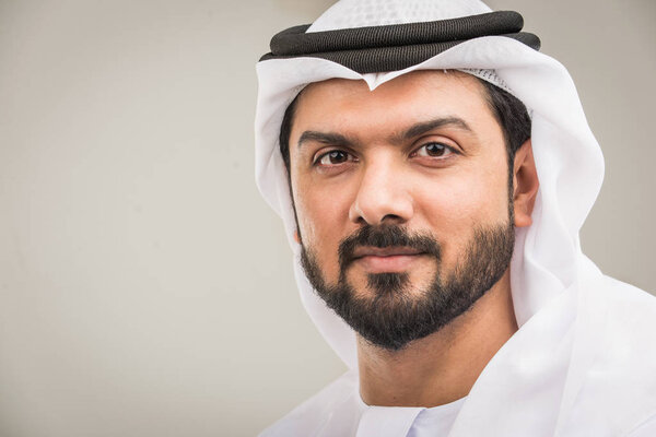 Portrait of arabic man with kandora in a studio